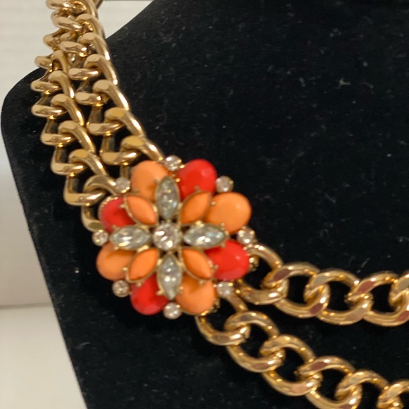 Icing flower on chain necklace - Picture 2 of 4